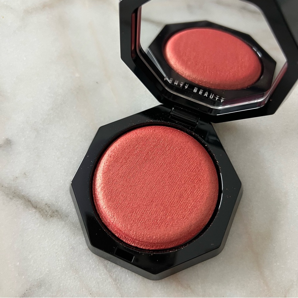 Fenty Beauty Hot Cheeks Velour Blushlighter - Juicy Peach